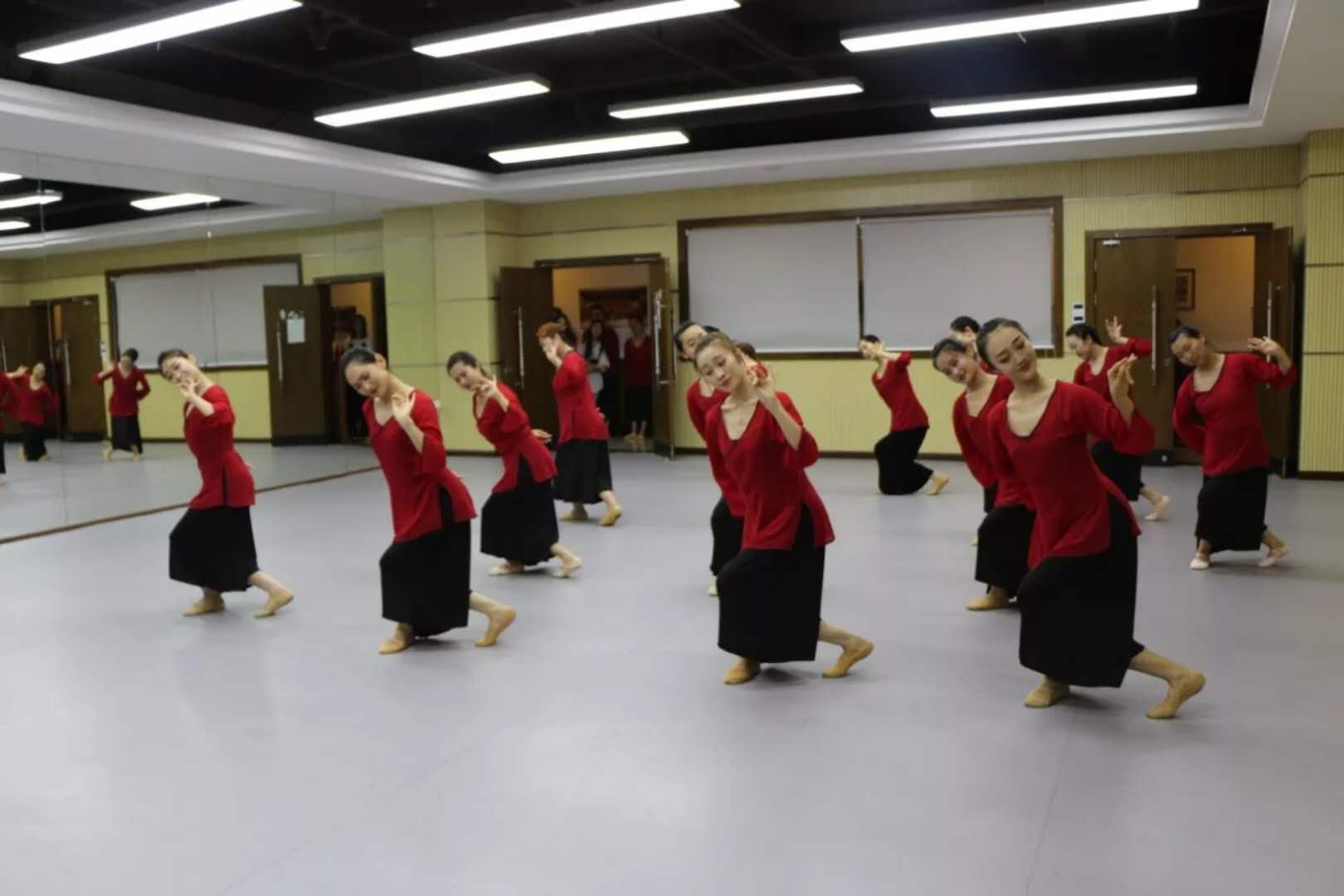 2018中国古典舞身韵巡礼重庆站:艺术家用毕生心血传播舞蹈文化