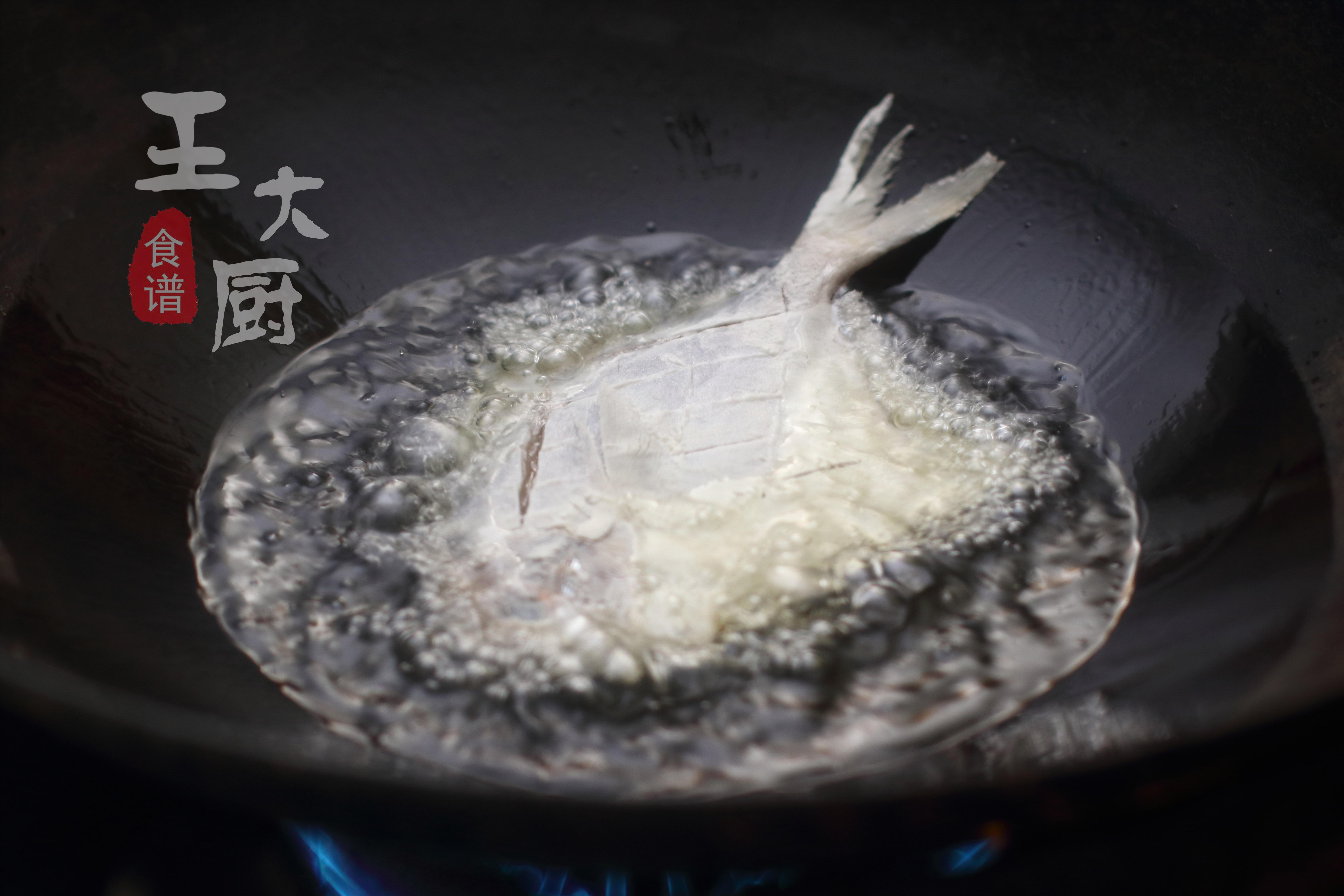 干烧金鲳鱼的做法视频,酒店金鲳鱼干烧的做法