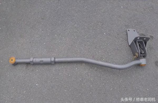 方向盘抖动提示你这些零件该换了,汽车高速上开100-120车子有抖动感