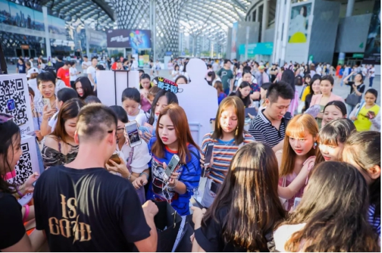 黄子韬代言糖果手机,糖果手机黄子韬同款