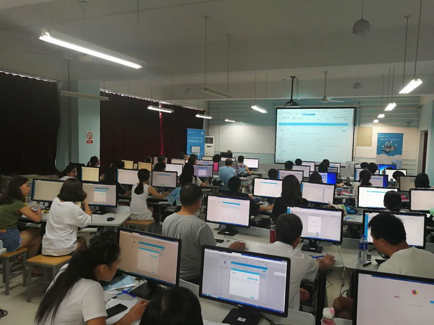 浼氳涓撲笟楠ㄥ共鏁欏笀鍩硅,閲戣澏浼氳鍩硅