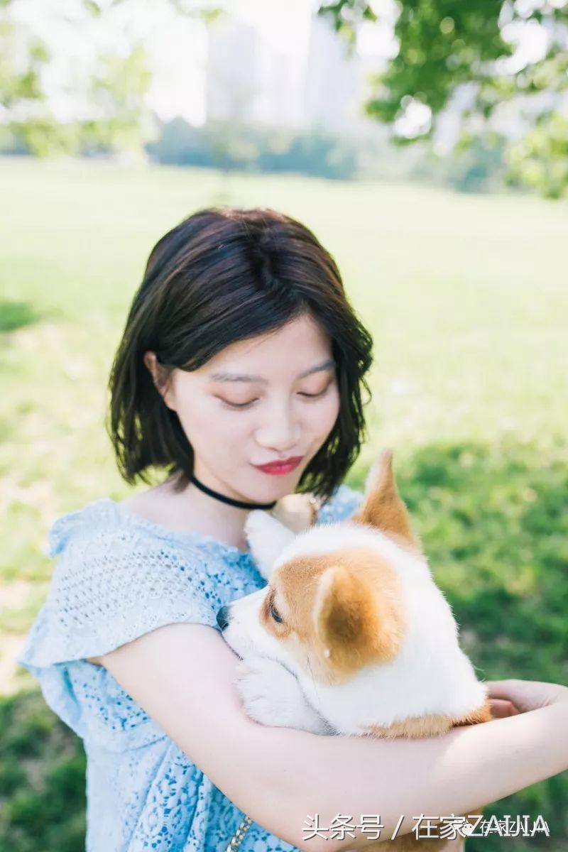 客厅正中放个大楼梯，也太好看了吧！