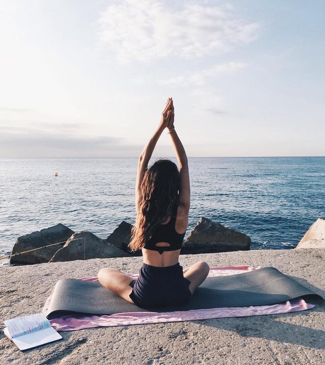 睡前瑜伽十分钟缓解失眠安然入睡,睡眠瑜伽深度睡眠引导30分钟