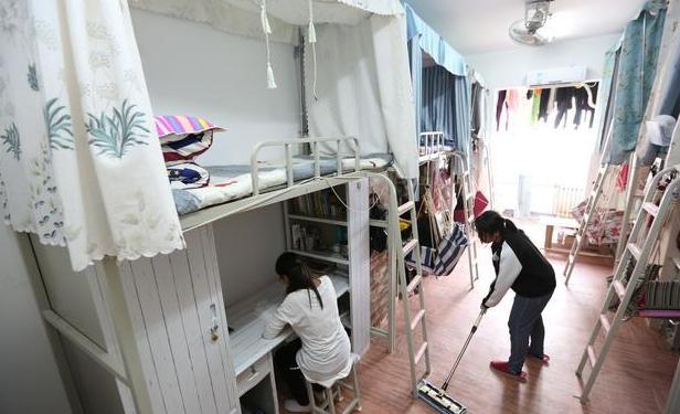 大学，你被宿舍的什么熏怕过，袜臭，烟味还算清淡，这个味真霸气