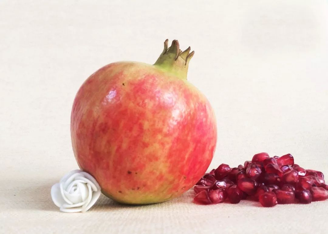 雅诗兰黛突尼斯软籽石榴,被誉为可以吃的雅诗兰黛软籽石榴