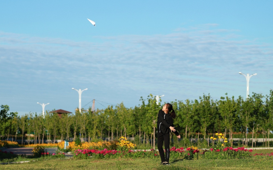 街拍摄影师怎么做到第一视角,街拍相机拍照技巧和方法