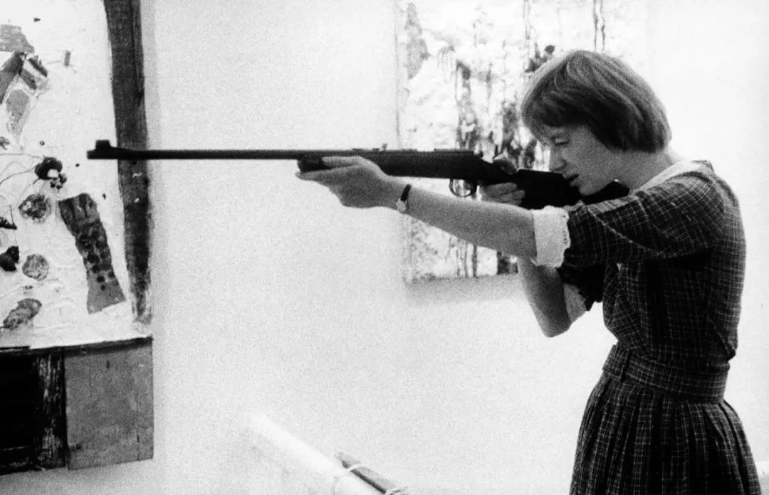 当生活遭遇不公、痛苦……她举起枪，用颜色还以痛击！