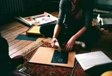 当初选择嫁人现在后悔吗,当初选择远嫁现在选择离开