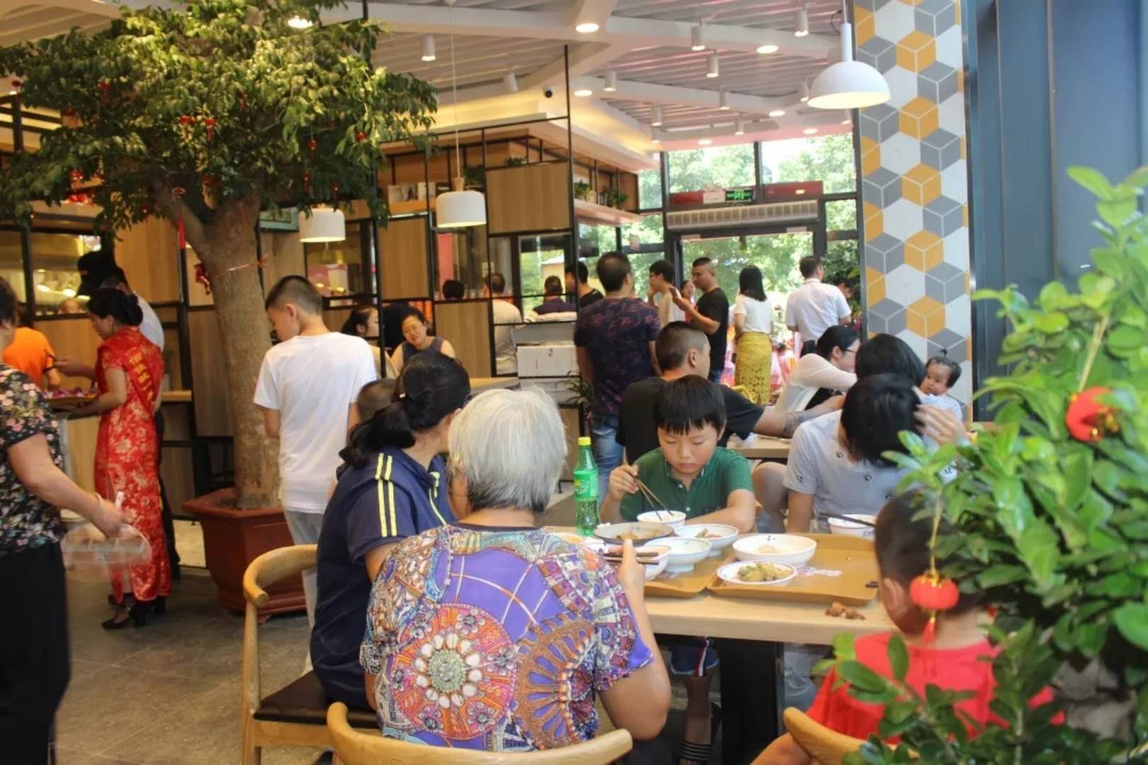 自选中式快餐加盟品牌,香米先生中式快餐加盟