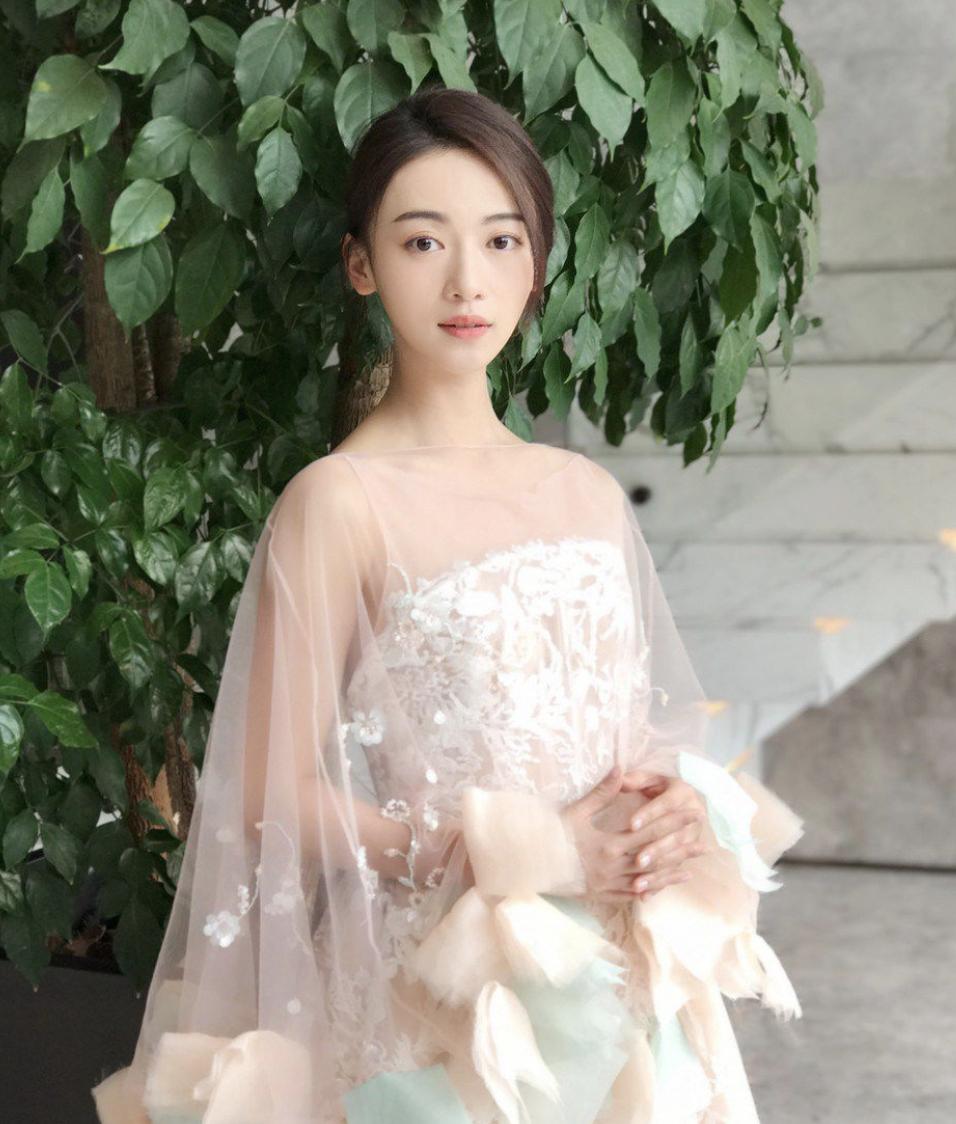 盘点:十大势头劲猛的新晋实力小花,《白夜追凶》梁缘上榜