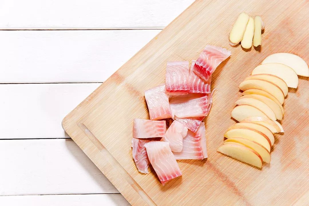 鱼一煎就碎是怎么回事,鱼一煎就烂是什么原因