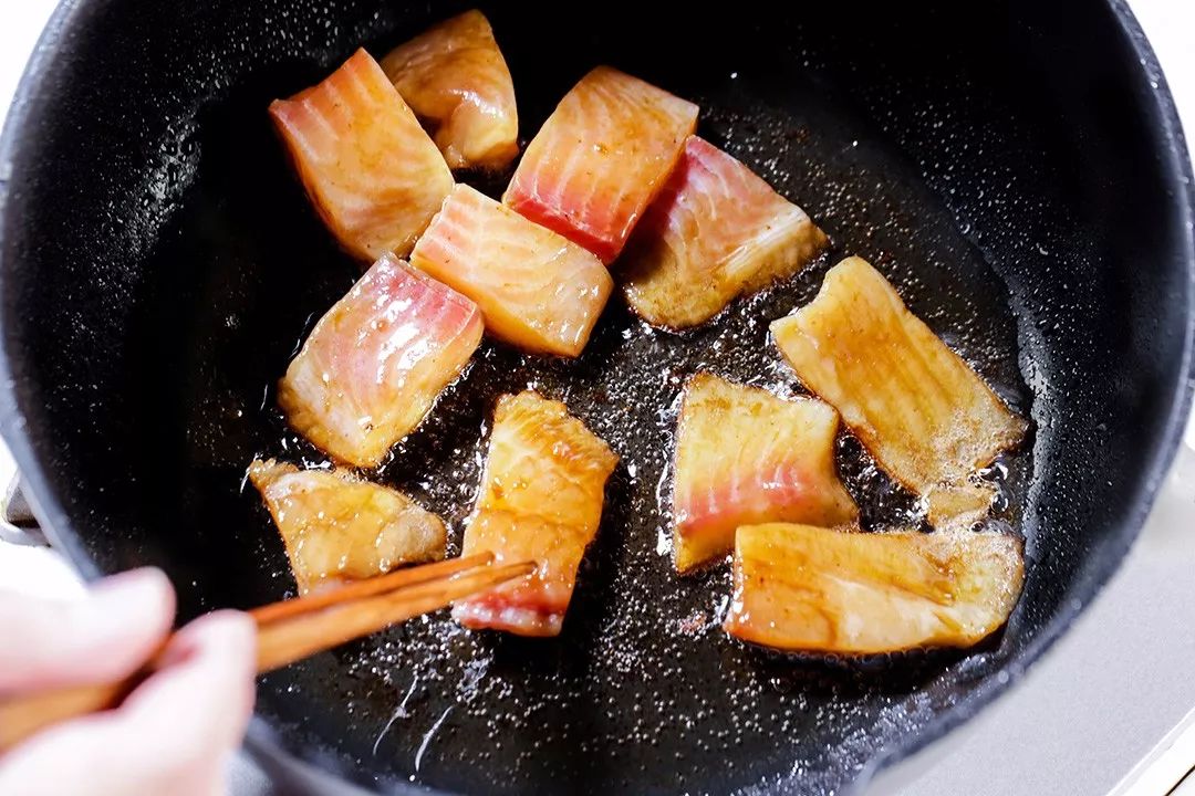 鱼一煎就碎是怎么回事,鱼一煎就烂是什么原因