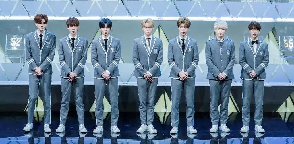 乐华七子久违的合体,乐华七子西装