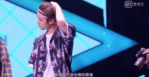 乐华七子久违的合体,乐华七子西装