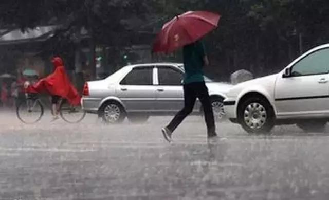 下雨天车里漏水怎么办,雨天驾驶室漏水怎么处理
