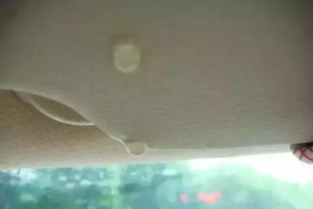 下雨天车里漏水怎么办,雨天驾驶室漏水怎么处理