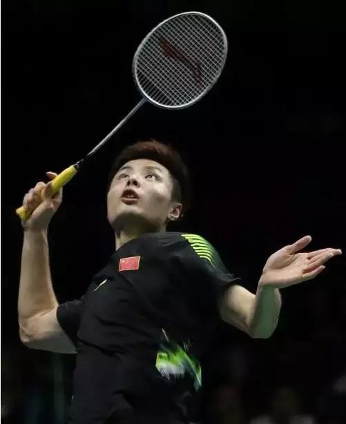 新手如何挑选适合自己的羽毛球拍,新手用多少磅羽毛球拍