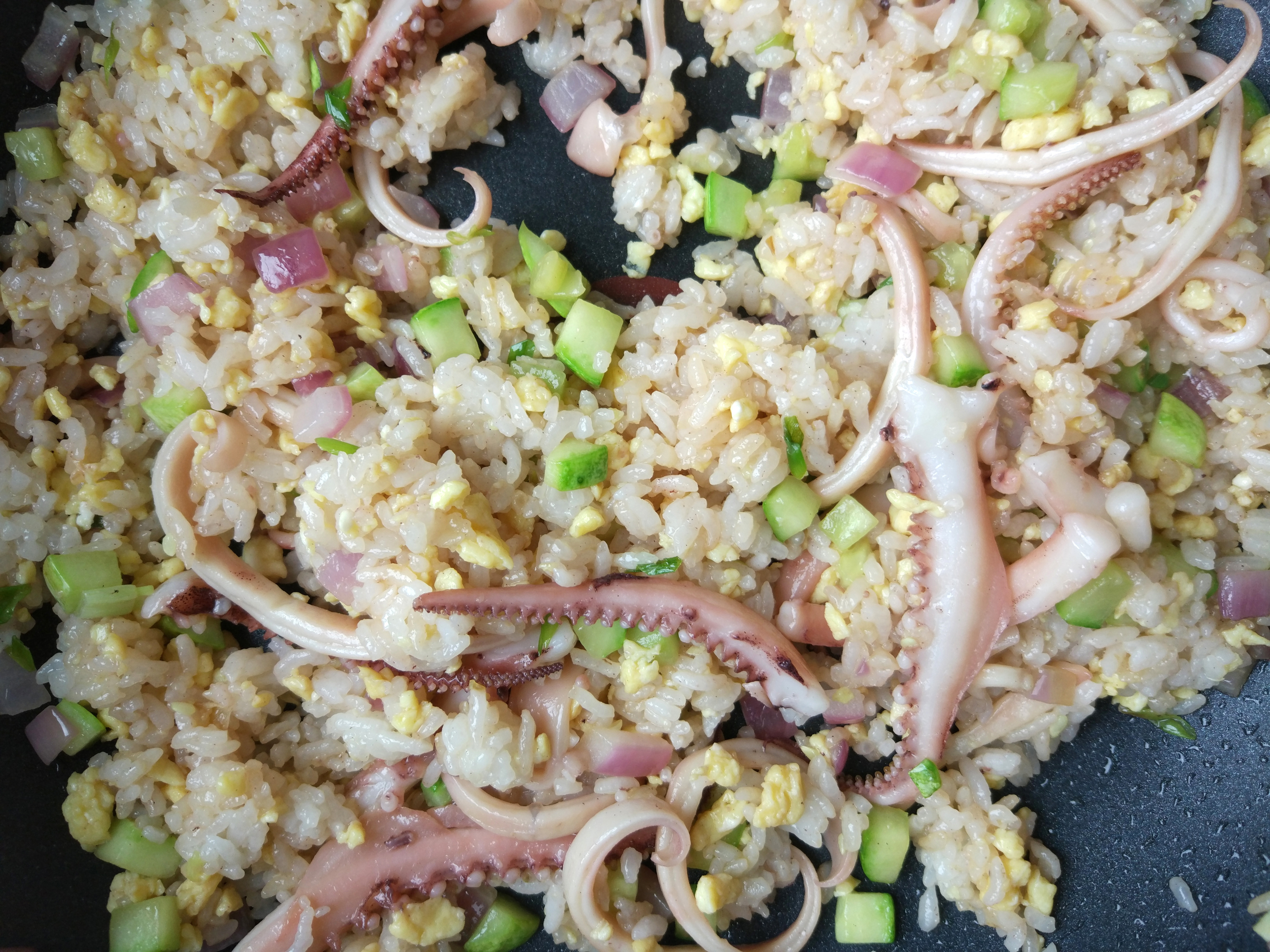 鱿鱼蛋炒饭家常做法,鱿鱼粒蛋炒饭