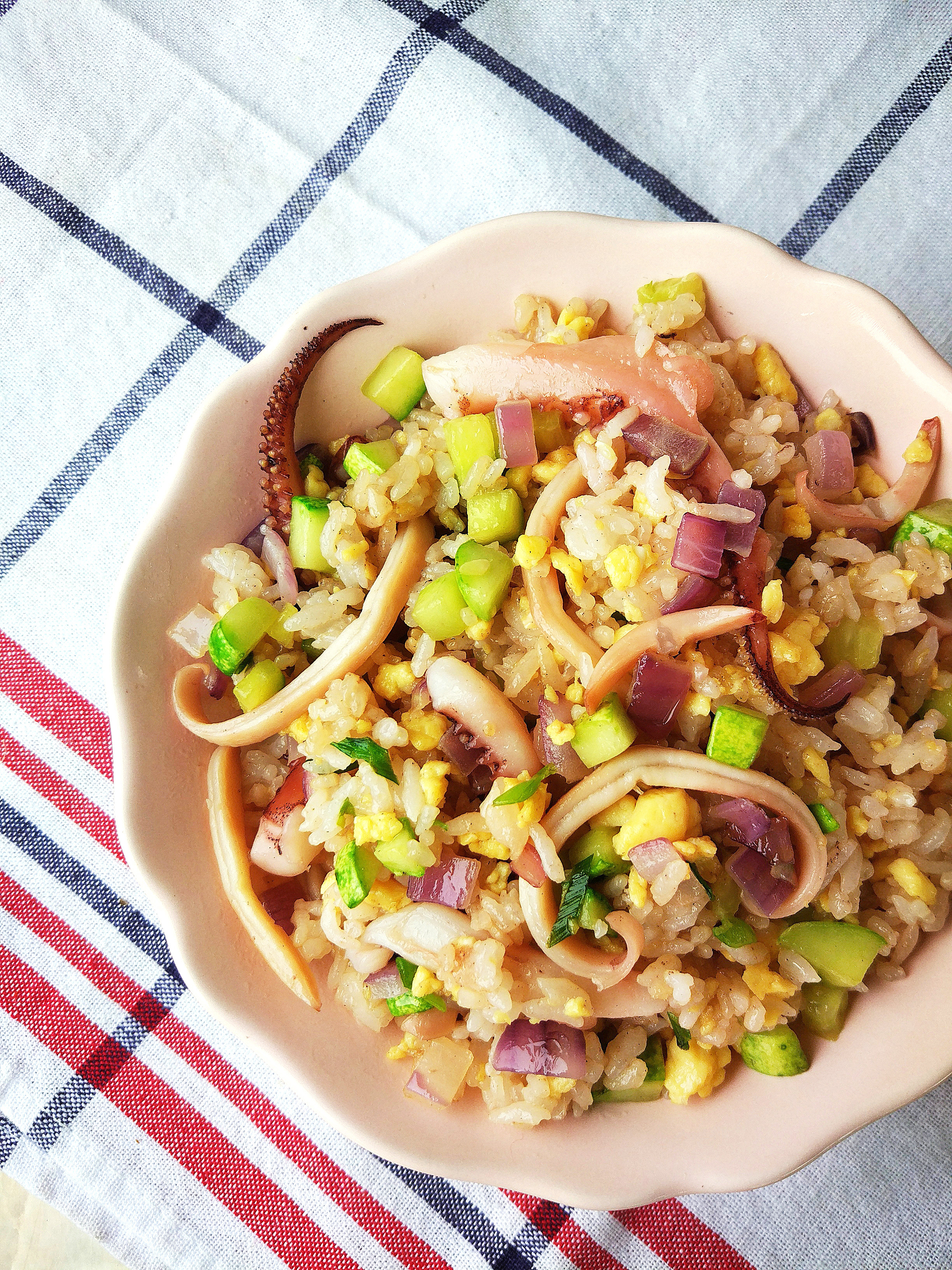 鱿鱼蛋炒饭家常做法,鱿鱼粒蛋炒饭