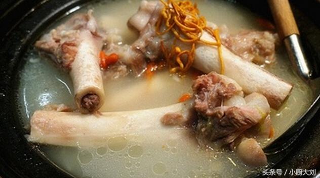骨头汤怎样快速熬出白汁,如何熬出又白又浓的骨头汤