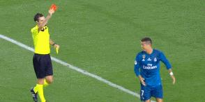 中国裁判被球员追着打,中国裁判足球裁判被打