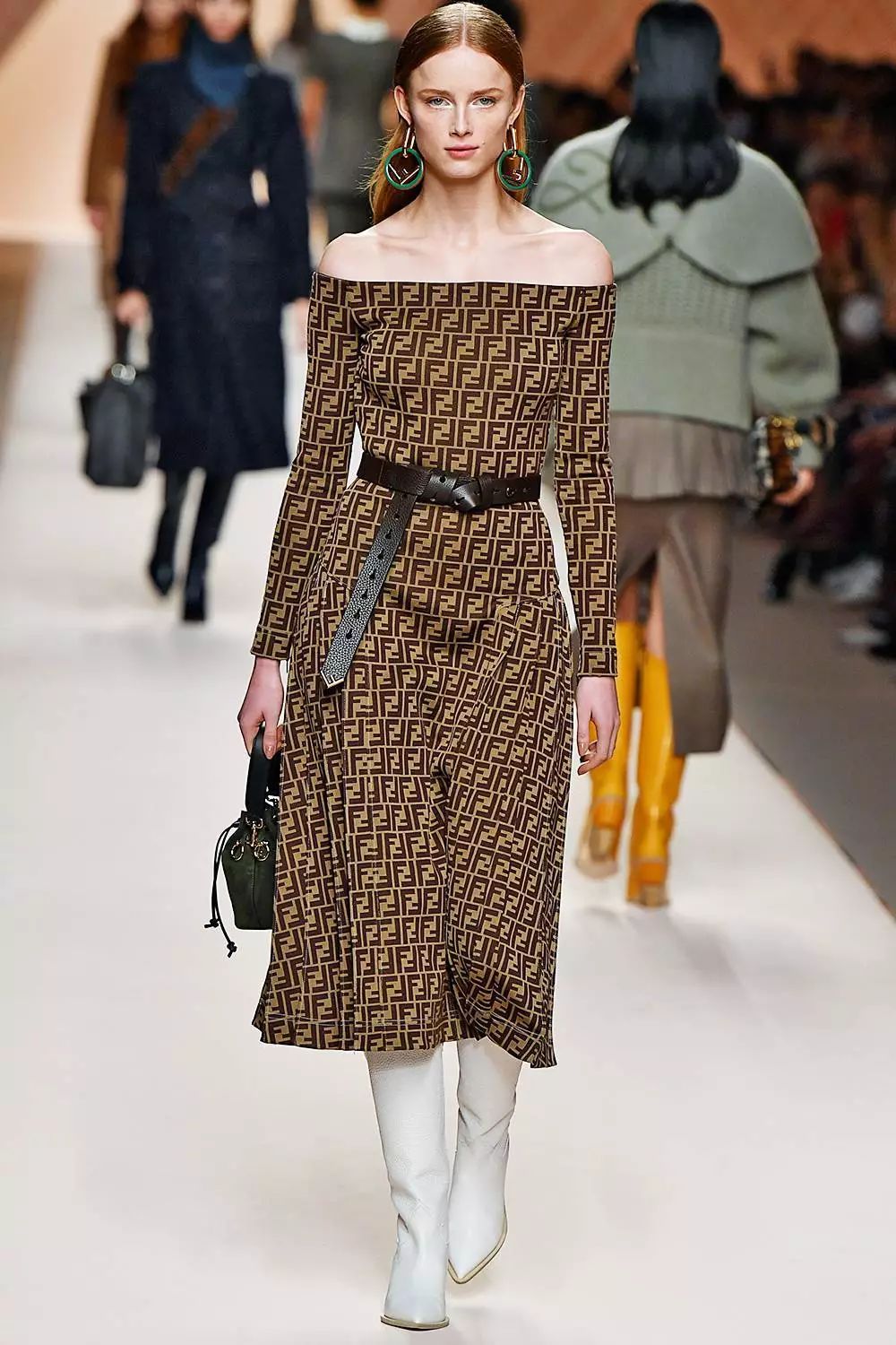 五大席卷2018秋冬时装周的潮流