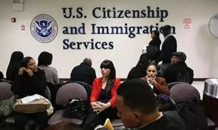 在美国居住7年可以合法拿绿卡吗,美国两年绿卡怎么申请