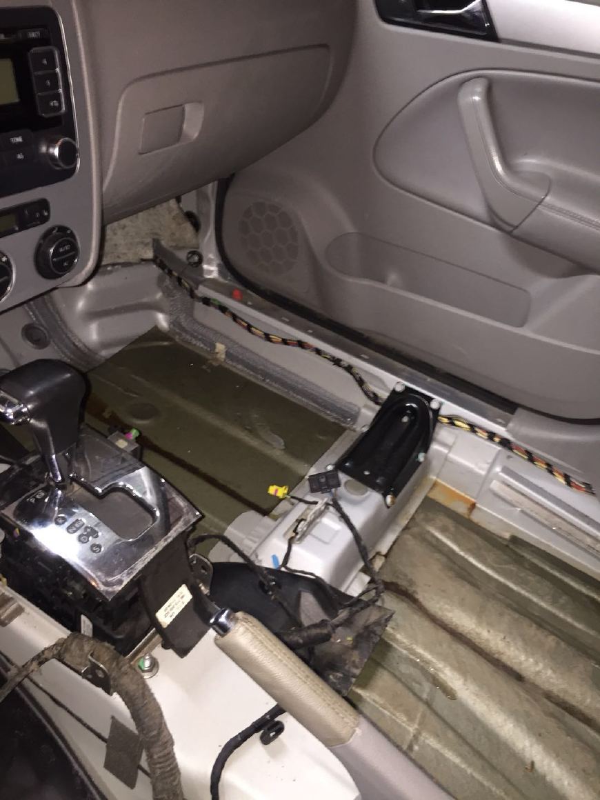 大众宝来天窗后漏水处理方法,无天窗宝来车进水是什么原因