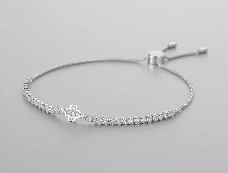 毛孔粗大黑头多脸爱出油小妙招,毛孔黑头夏天出油怎么护肤