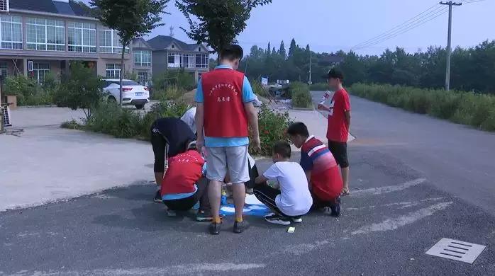 井盖涂鸦也可以这么好看,井盖涂鸦惊艳