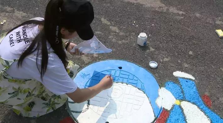 井盖涂鸦也可以这么好看,井盖涂鸦惊艳