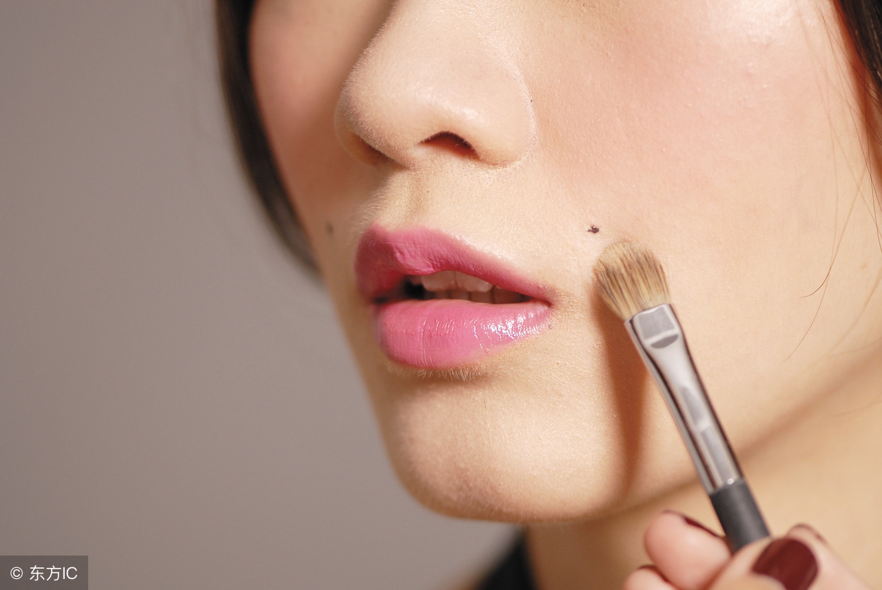 脸上有一颗痣很大怎么去除,脸上有痣看一下代表什么