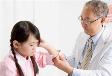 宝宝脱臼的视频,一岁宝宝脱臼的症状表现