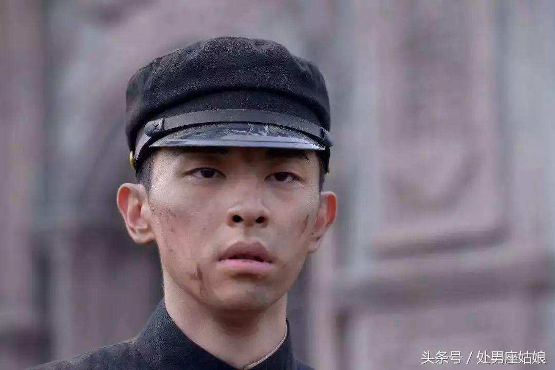 我数了一下邓伦起码和5个女星有CP感，这是男友脸还是丑帅脸？