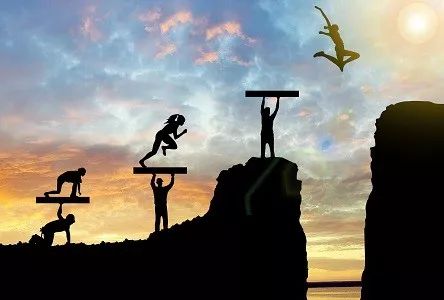 大学生打工应该以什么样的身份,学生打工是不是最明智的选择