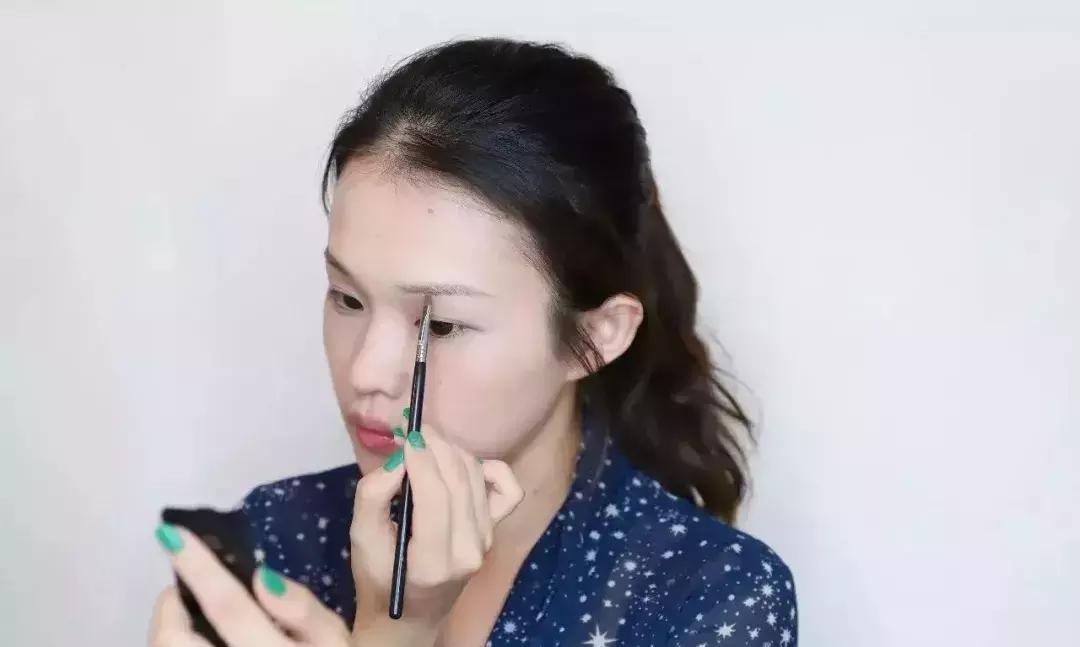 早起画个精致妆,5分钟快速出门日常妆