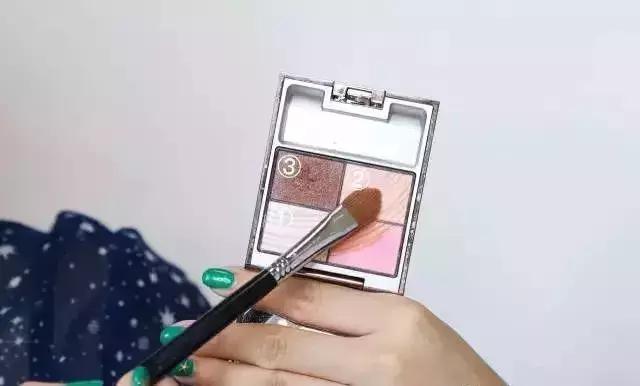 早起画个精致妆,5分钟快速出门日常妆