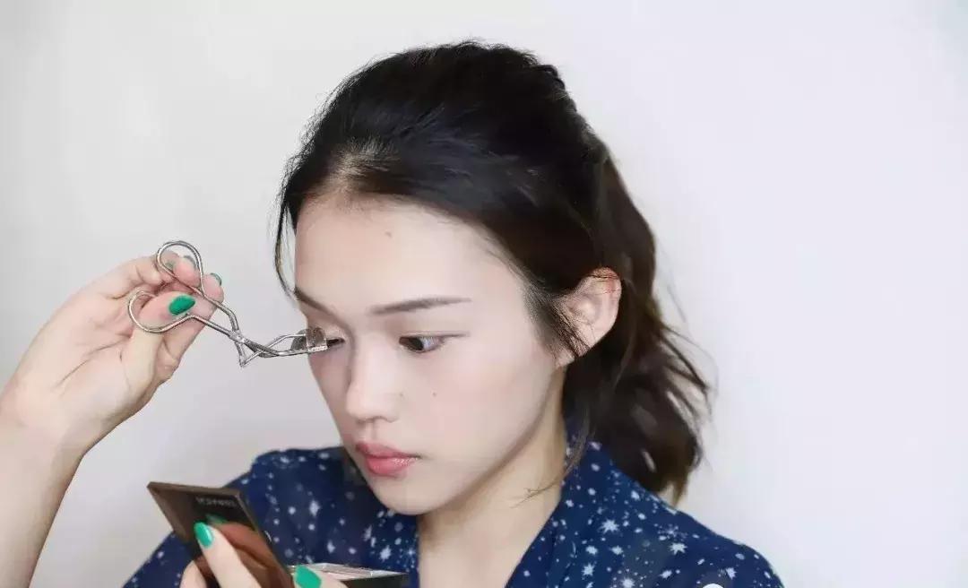 早起画个精致妆,5分钟快速出门日常妆