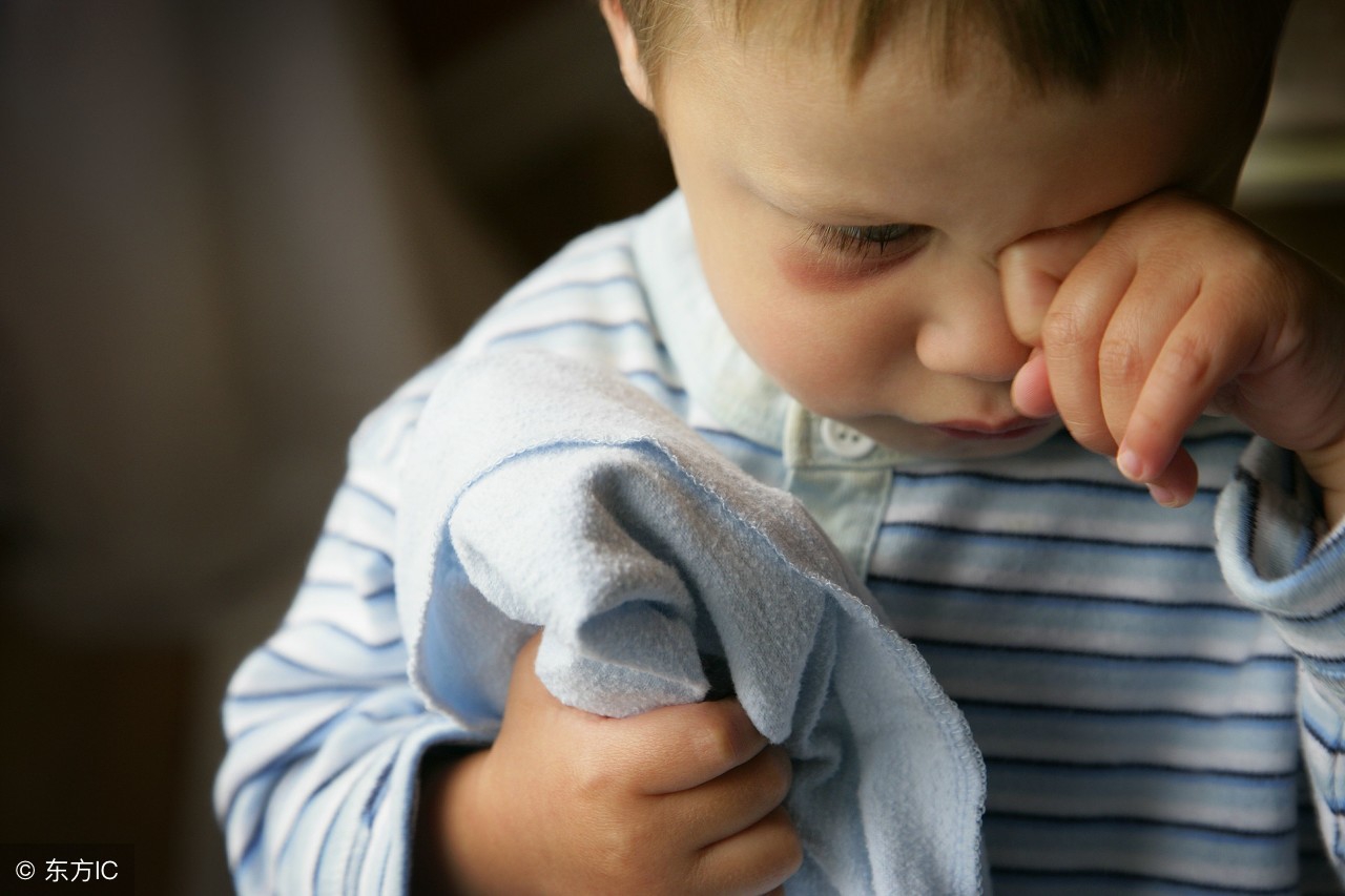 孩子喜欢摸自己*处私**，家长不要一味地*力武**解决，不妨这样做！