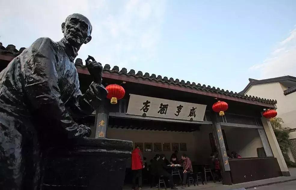 梁实秋老舍哪个名气大,鲁迅冰心老舍他们有排名吗