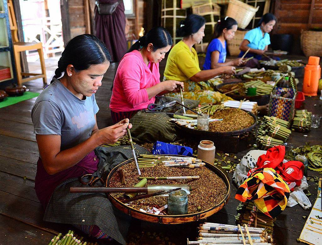 这个国家女人都抽雪茄，男人女人嚼槟榔成瘾，真的那么好吃吗？