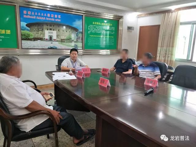 村民养的鱼离奇死亡,村子里的鱼全死了