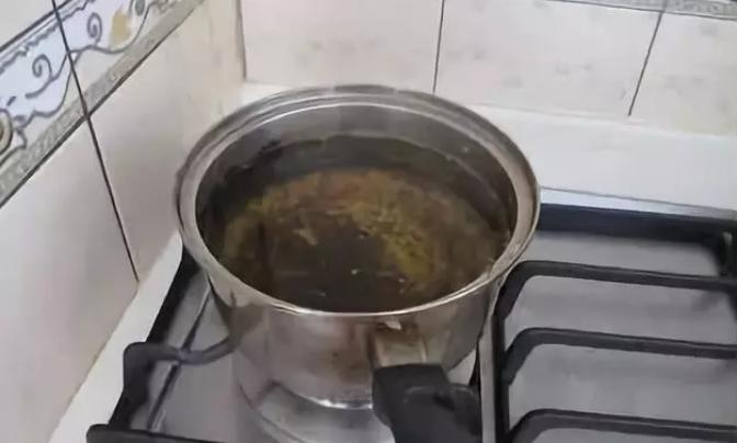 铁锅、铝锅、不锈钢锅……锅底烧糊怎么办？一招就能干净如新！