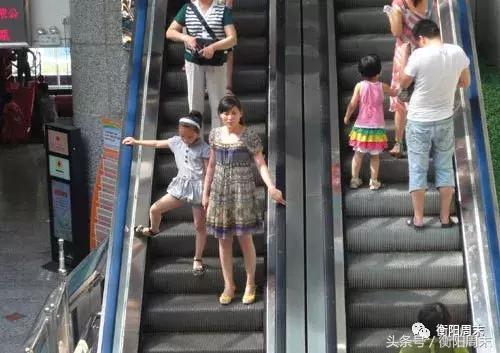 电梯惊魂小孩子,商场电梯惊魂