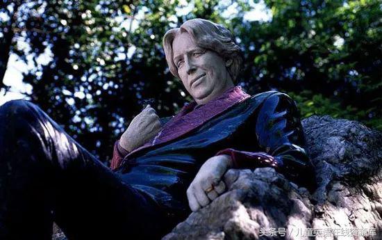 王尔德毒舌语录英文,王尔德经典句子英文