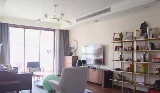 顶楼带阁楼房子装修完成,买顶楼阁楼装修