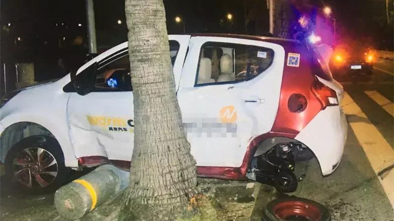 珠海一男子驾共享汽车下海,珠海市一男开共享汽车坠海