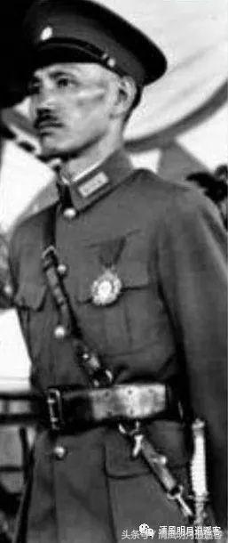 国民党佩戴中正剑照片,国民党中正剑长多少厘米