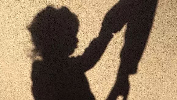 “妈妈,求你了,我不想去……”男老师对女孩子竟然做出这种事!