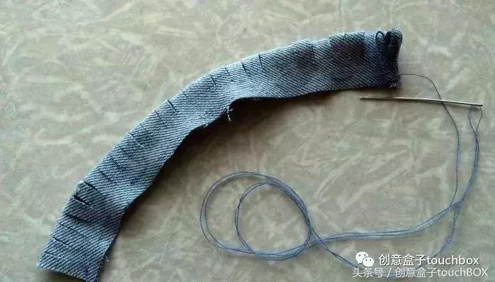 牛仔裤太大怎么办改造小妙招,旧牛仔裤别丢了改造一下好实用